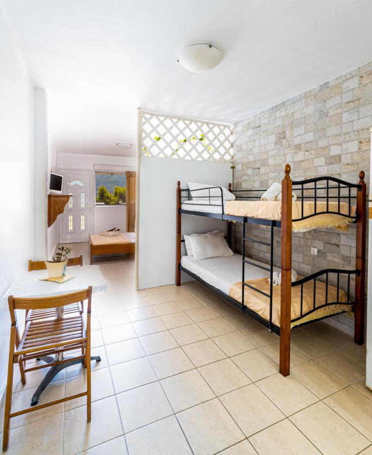 Lions Apartments Poros Town Ngoại thất bức ảnh