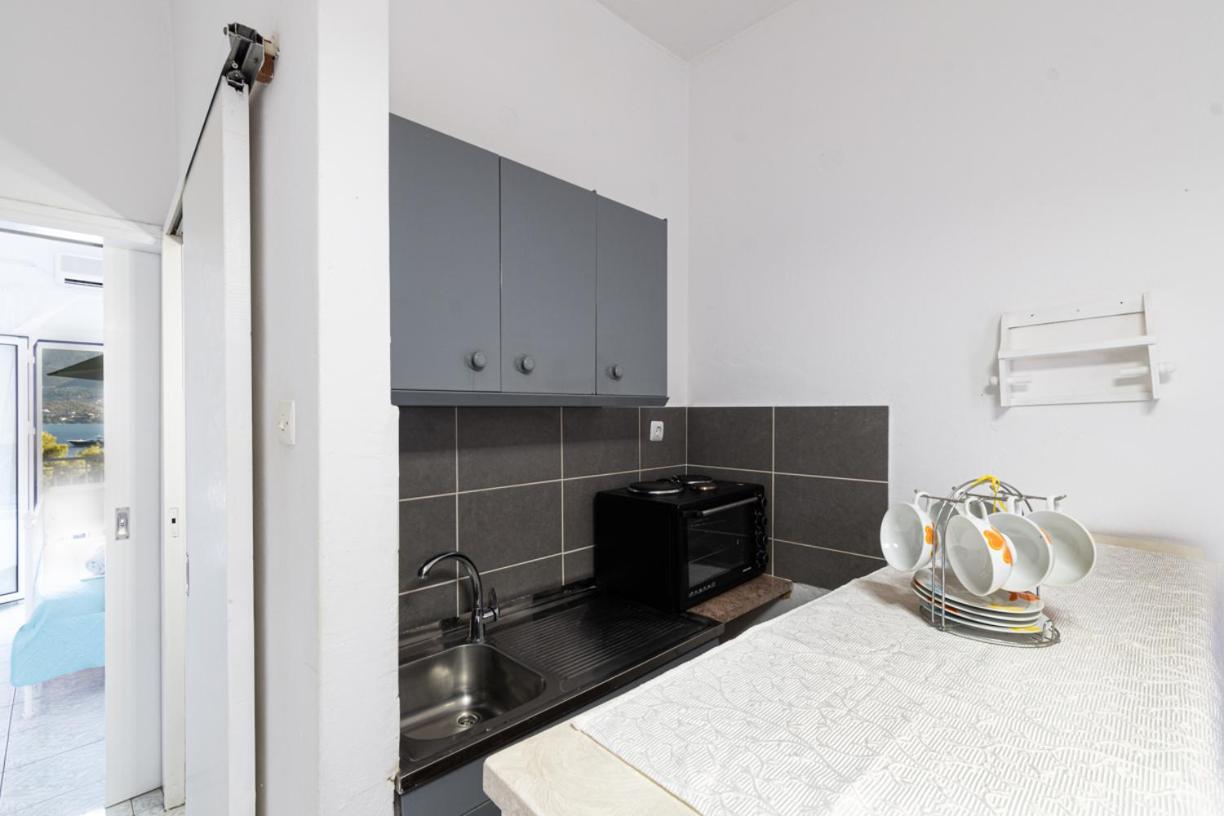 Lions Apartments Poros Town Ngoại thất bức ảnh