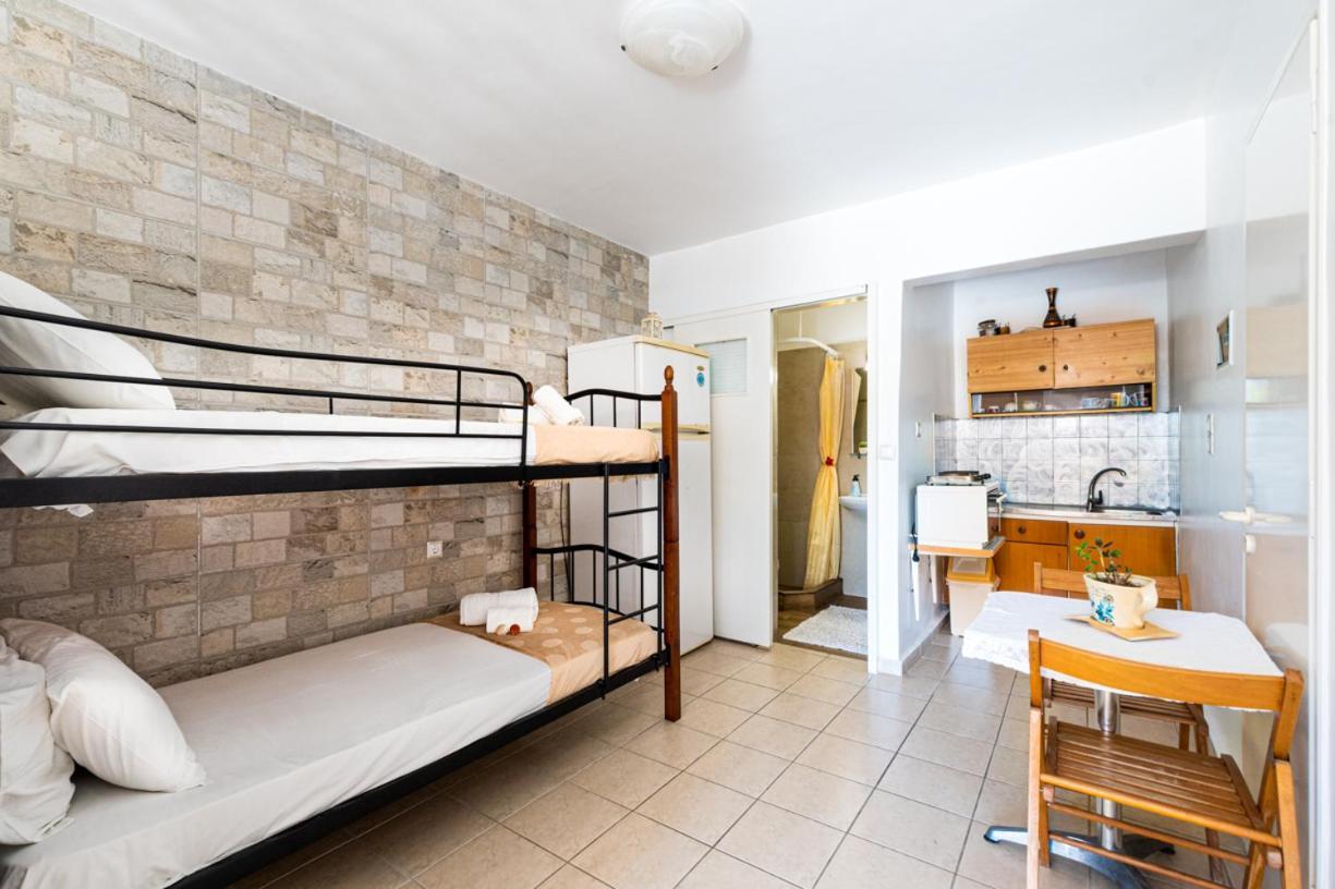 Lions Apartments Poros Town Ngoại thất bức ảnh